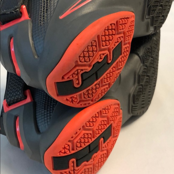 Sneakers - Picture 6 of 9